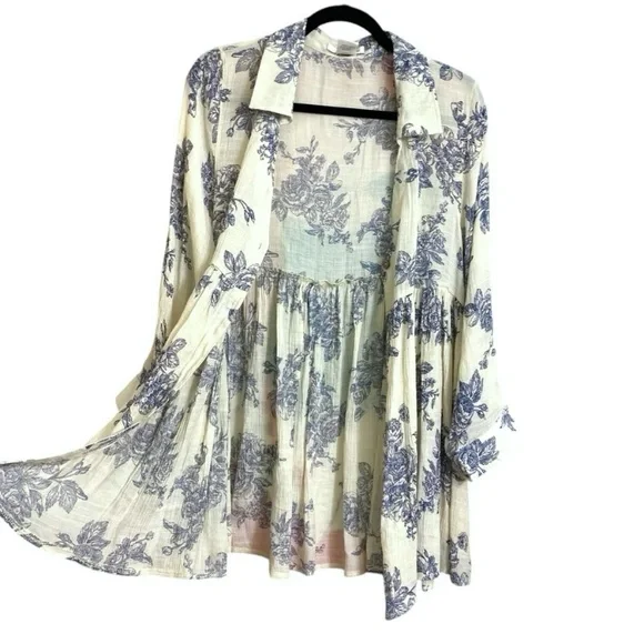 Paisley Vines Tunic Blue Floral Print Women's
Top- Size Medium - Picture 4 of 6